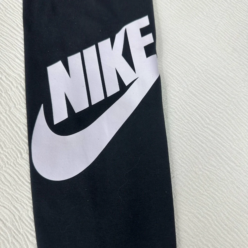Nike Black Leggings Sleek Athletic Design